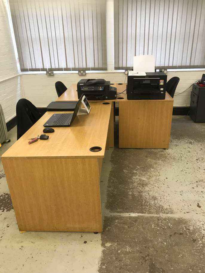 FreelyWheely 3 x Office Desks location TW6 2RX *Not in Fleet*