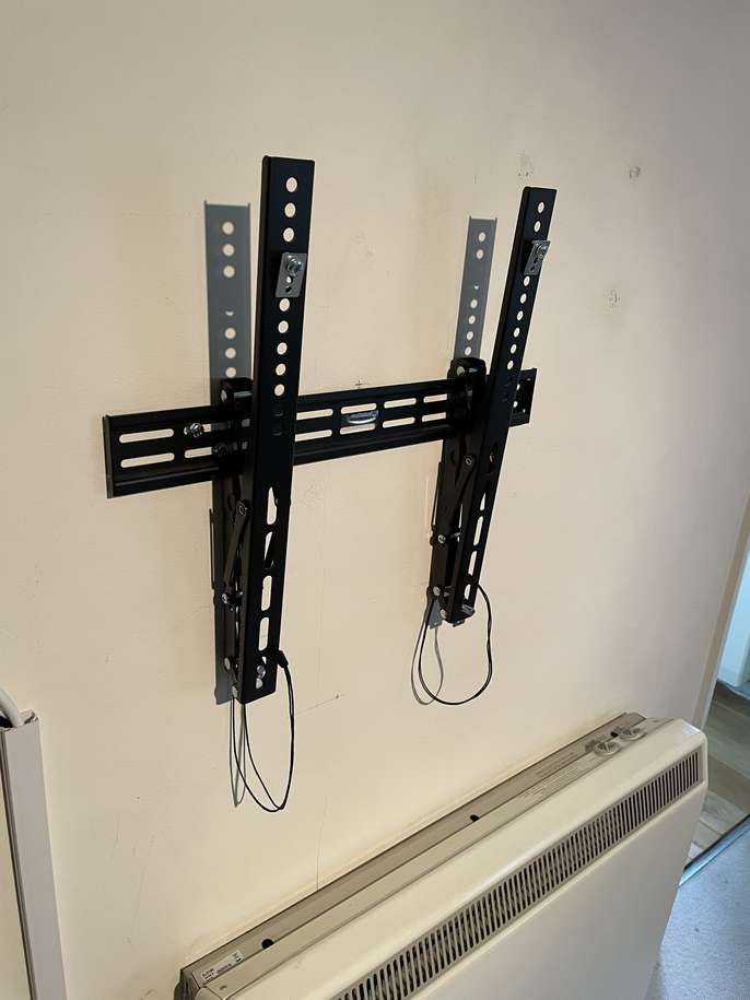 FreelyWheely Wall bracket for flat screen TV