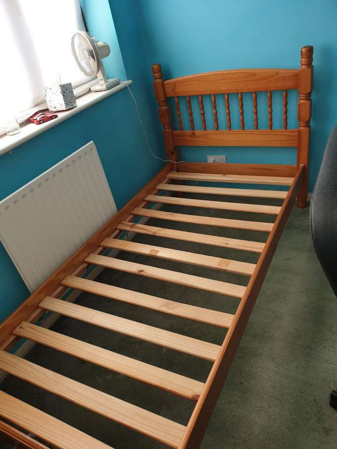 FreelyWheely Antique Pine Single Bed