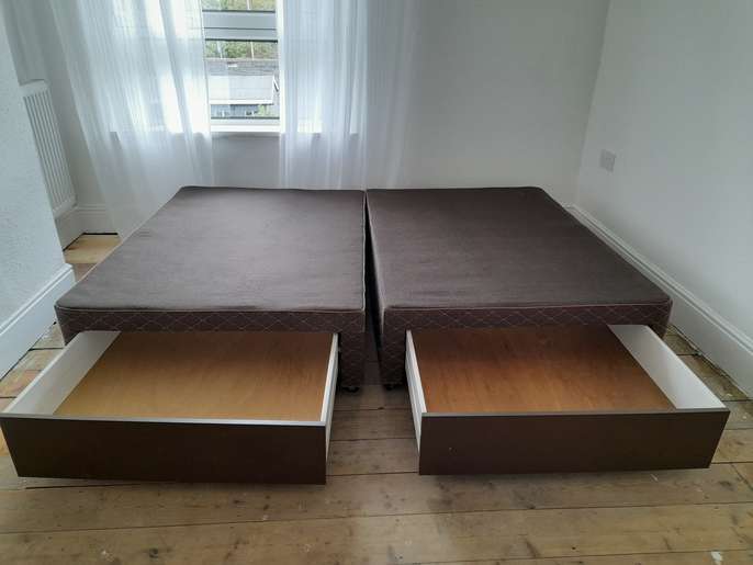 FreelyWheely Double divan base with four drawers