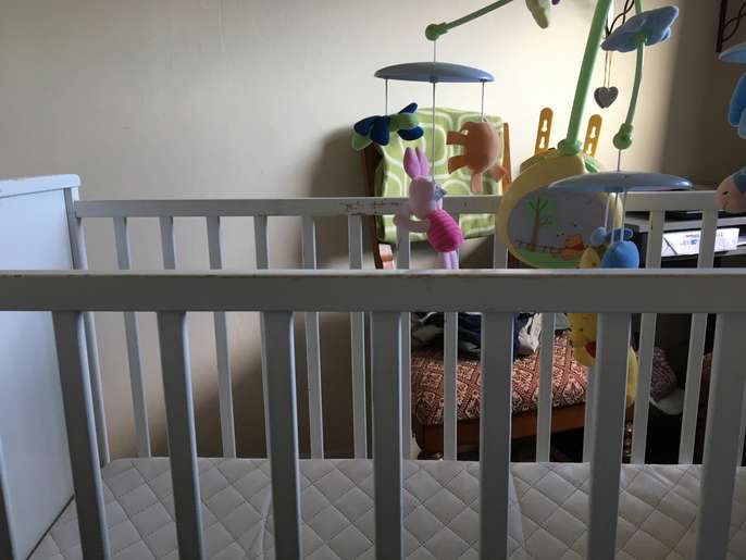 FreelyWheely White Drop Side Cot