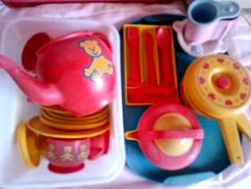 Freecycle Dolls' tea set
