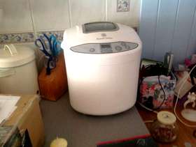 Freecycle Bread maker with instructions
