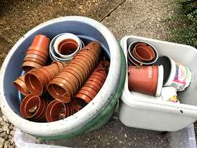 Freecycle Plastic pots various sizes