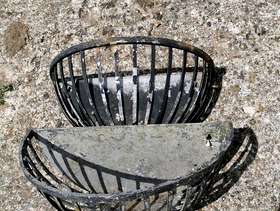 Freecycle Metal wall planters