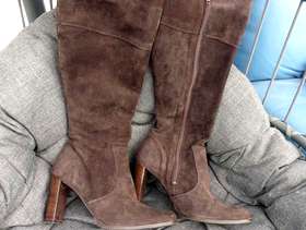 Freecycle Tall brown suede boots size 7