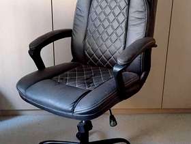 Freecycle Black Office/gaming chair