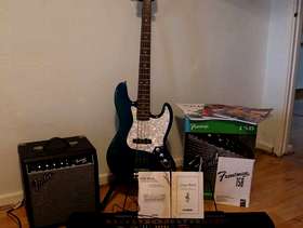 Freecycle Bass guitar, amp, stand & keyboard