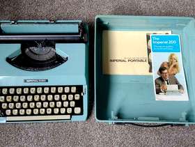 Freecycle Retro Portable Typewriter Imperial 200.