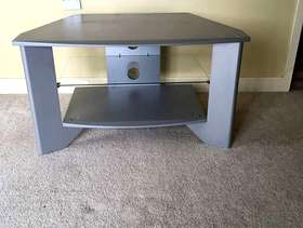 Freecycle T V table