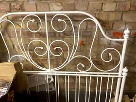 Freecycle White metal bed frame