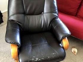 Freecycle Comfortable swivel Arm Chair