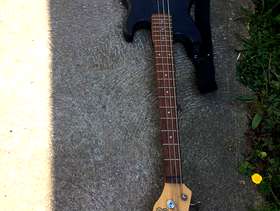 Freecycle Encore bass guitar