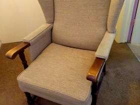 Freecycle Winged arm chair