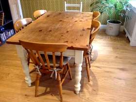 Freecycle Table and 6 chairs