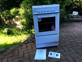 Freecycle Teknix electric cooker model tk 50 sew 6 months old