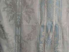 Freecycle CLEAN CURTAINS Blue/cream damask pattern