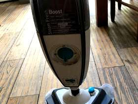 Freecycle Vax steam cleaner with instruction manual & accoutrements