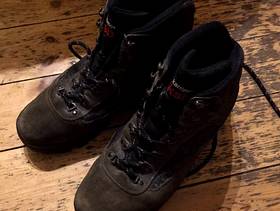 Freecycle Men's walking boots size 10