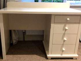 Freecycle White homework desk, very sturdy and strong