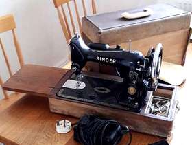 Freecycle 1950s Singer Sewing Machine (broken)