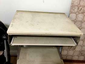 Freecycle Computer table with wheels