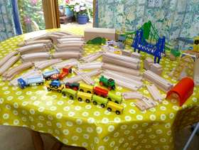 Freecycle Wooden train set - 90 pieces