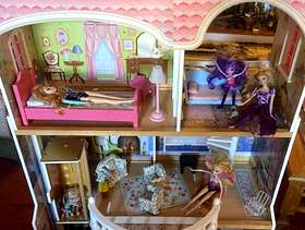 Freecycle Dolls House with furniture & dolls