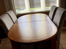Freecycle Table and 4 chairs-Free