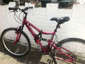Freecycle Apollo Spiral dark pink bike 26' wheels