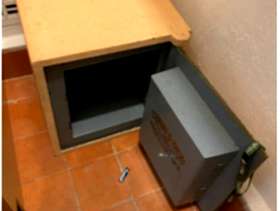 Freecycle Free standing floor safe