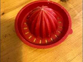 Freecycle TUPPERWARE LEMON/FRUIT SQUEEZER SQUEZZER 1970s