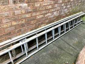 Freecycle Extending Ladder free to collect.