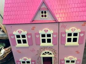 Freecycle Dolls House