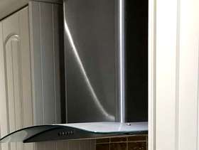 Freecycle Curved glass chimney cooker hood