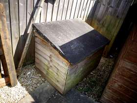 Freecycle Wooden box / garden storage / shed