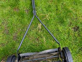 Freecycle Manual push lawn mower