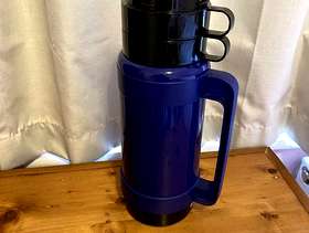 Freecycle Big thermos flask with 2 cups blue & black