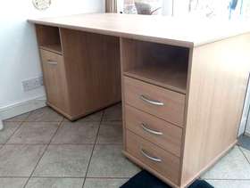 Freecycle Staples lightweight wood effect desk
