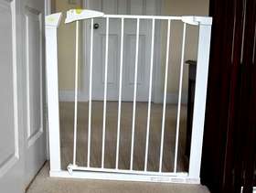 Freecycle Mothercare stairgate with fittings