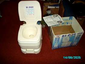 Freecycle Fiamma bipot 1513 portable toilet