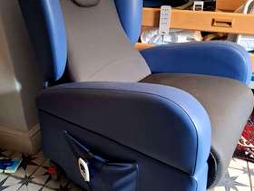 Freecycle Brookfield Dual Motor Riser Recliner Chair