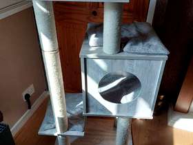 Freecycle Cat tower scratching posts