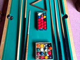 Freecycle Table Top green felt Snooker/Pool table with balls, cues, triangle ...
