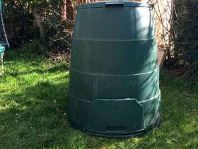 Freecycle Green Johanna hot composter
