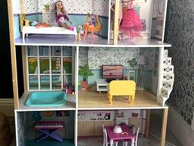Freecycle Doll house