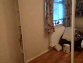 Freecycle Large mirrored sliding doors with tracks