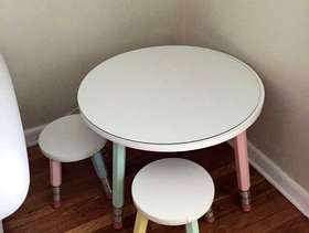 Freecycle Kiddie table with two stools