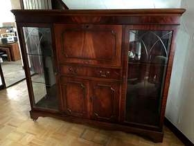 Freecycle Bradley Classic good quatlity mahogany display / drinks cabinet