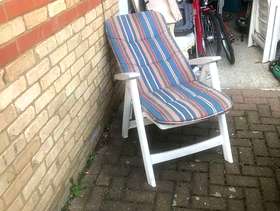 Freecycle 4 Plastic reclining garden chairs with cushion
